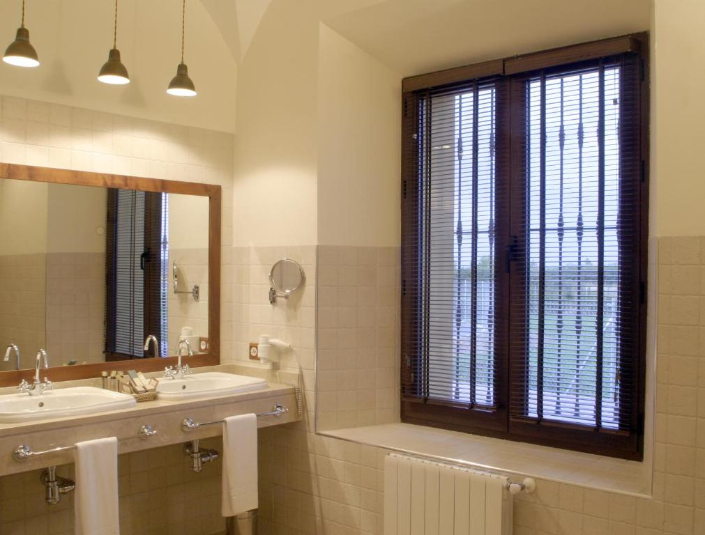 Hospedium Hotel Cortijo Santa Cruz - 8