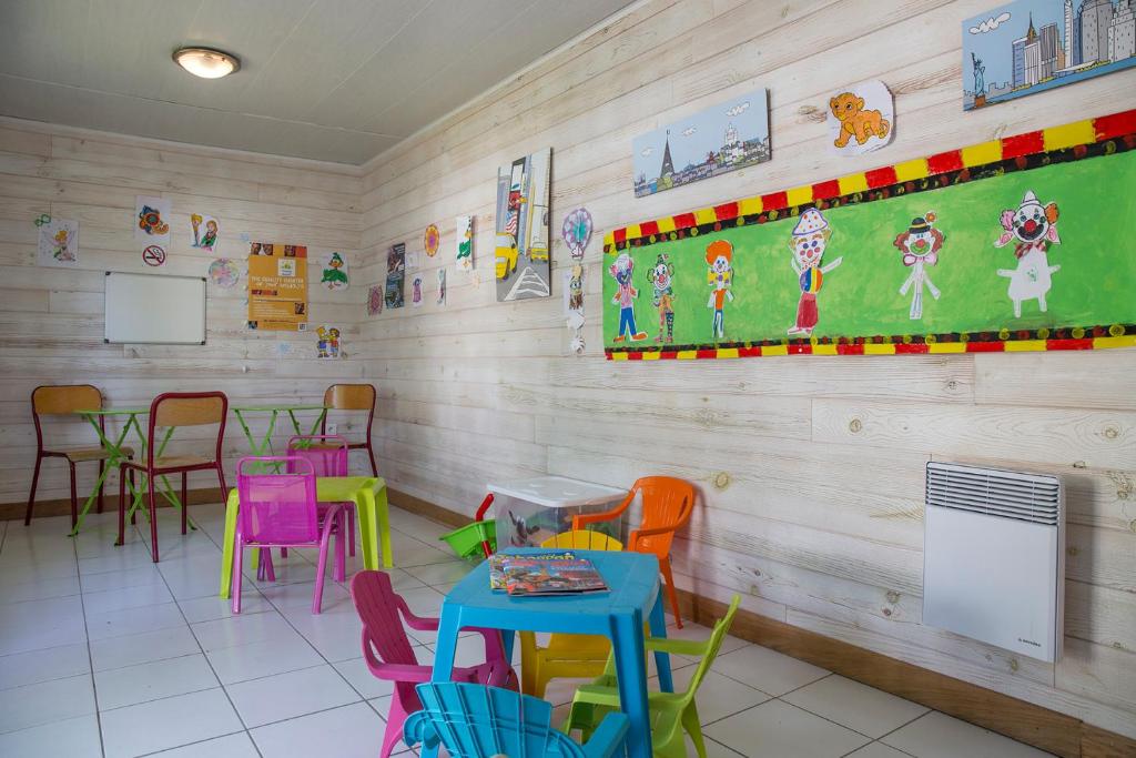 Club pour enfants de l&#39;&eacute;tablissement Camping Les Ch&egrave;vrefeuilles