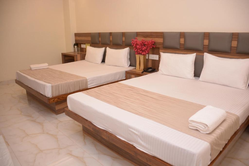 Postel nebo postele na pokoji v ubytování Hotel Golden Oasis - NEAR NEW DELHI RAILWAY STATION