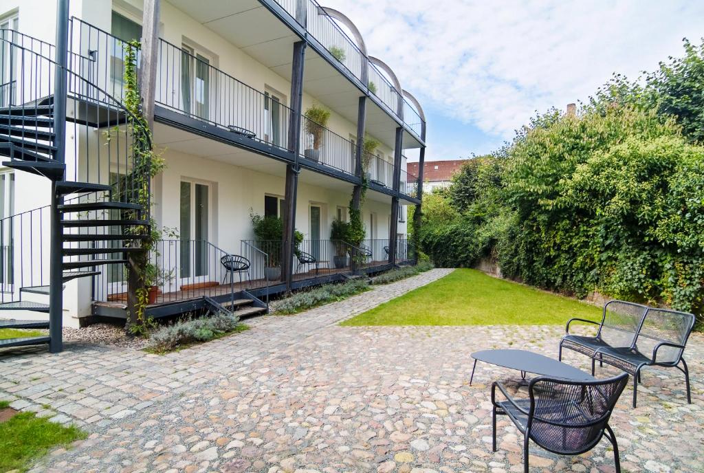 Aed väljaspool majutusasutust August The Boardinghouse