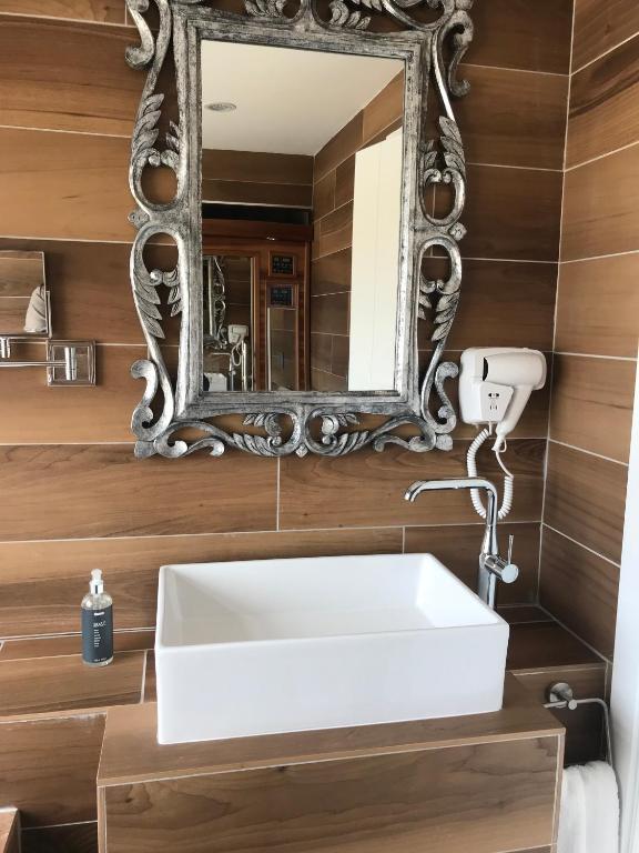 Jean de Valette Boutique Living - 2 Bedroom Spa Penthouse With Jacuzzi And Sauna