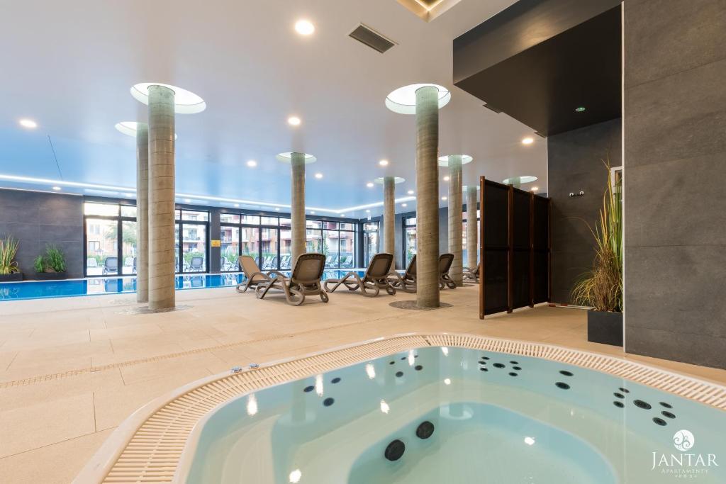 Bazén v ubytovaní Jantar Apartamenty Exclusive Polanki Park SPA alebo v jeho blízkosti