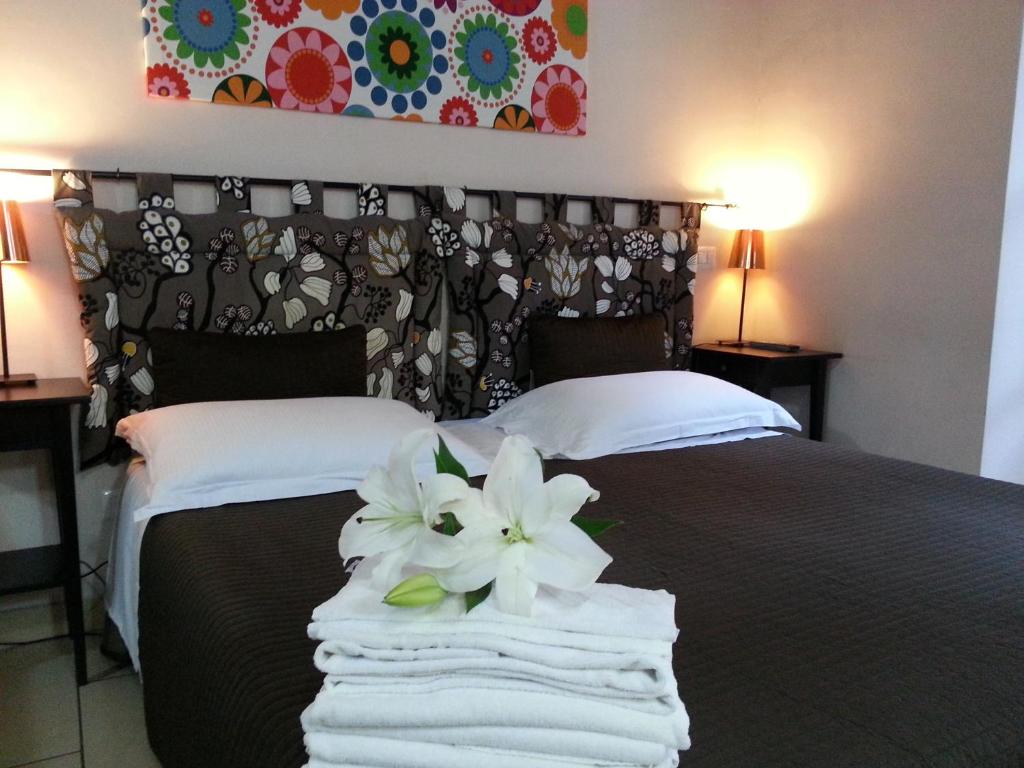 Łóżko lub łóżka w pokoju w obiekcie San Lorenzo Rooms