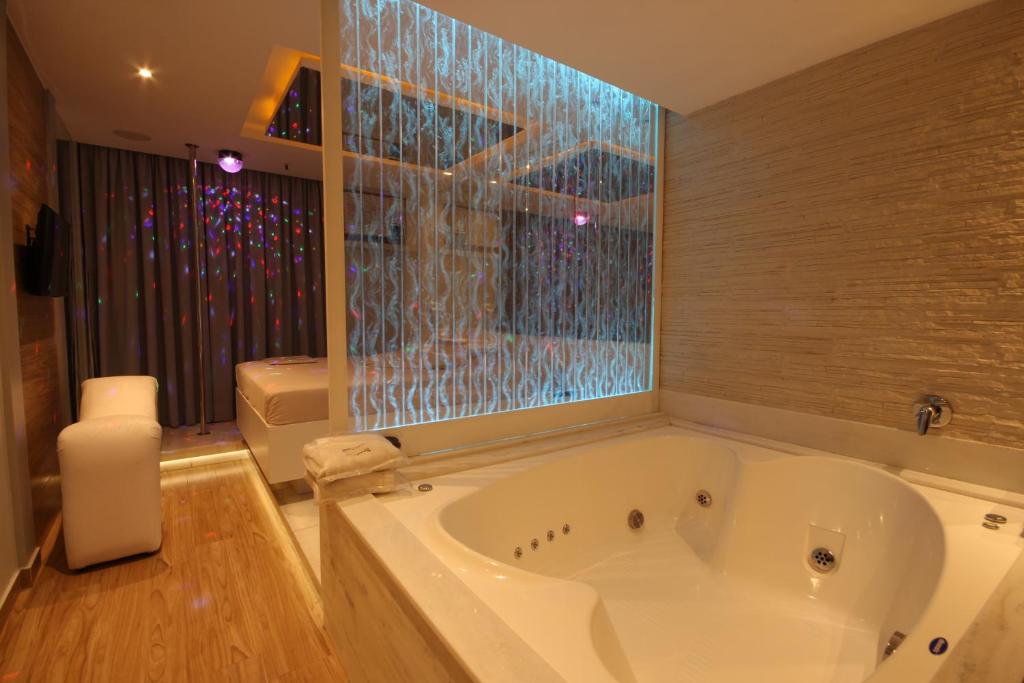  Love Time Hotel (Adult Only)