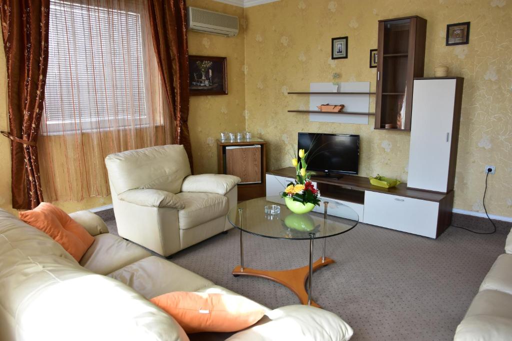 Kuchyň nebo kuchyňský kout v ubytování Garni Hotel Lav