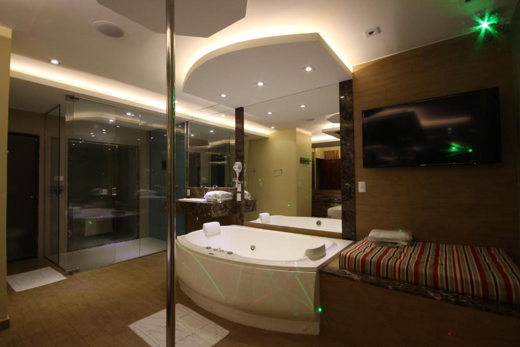  Love Time Hotel (Adult Only)