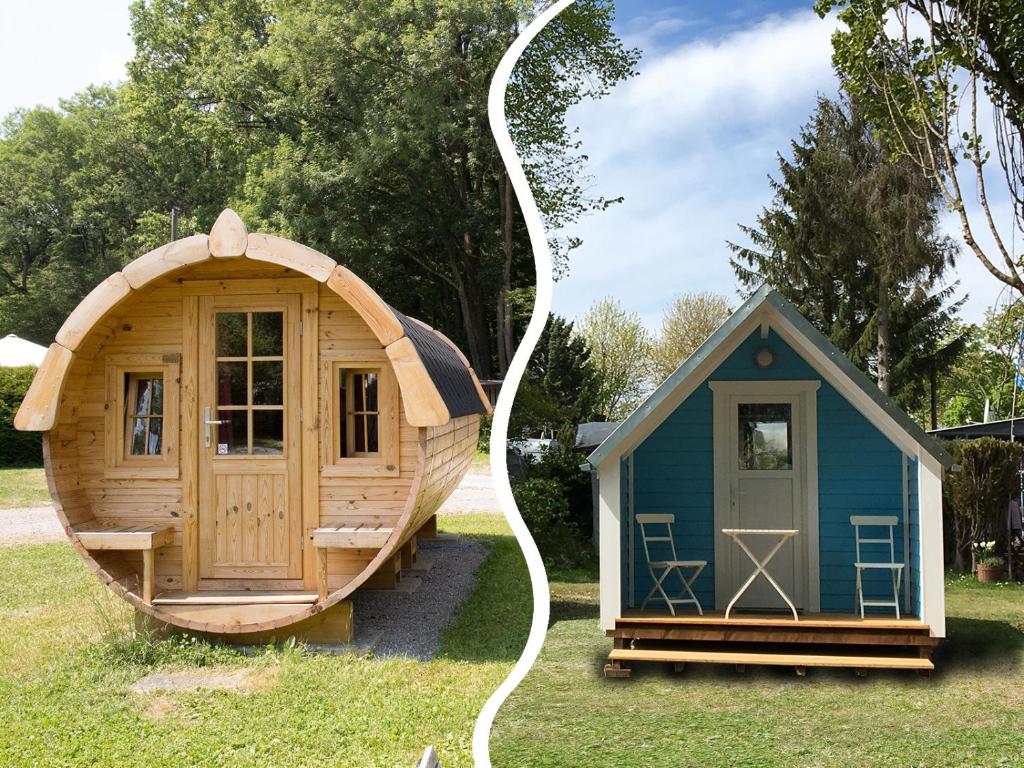 uma foto de uma casa de hobbit e um barracão em Campingplatz Aichelberg em Aichelberg