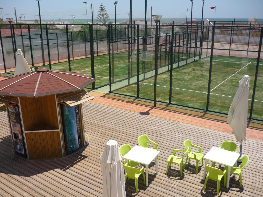 Tenis lub squash w obiekcie Albergue Inturjoven Punta Umbría lub w pobliżu
