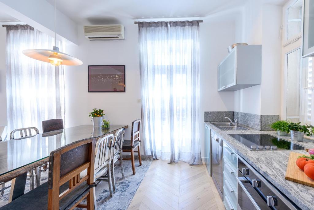 Kuchyň nebo kuchyňský kout v ubytování Villa Donna Paola