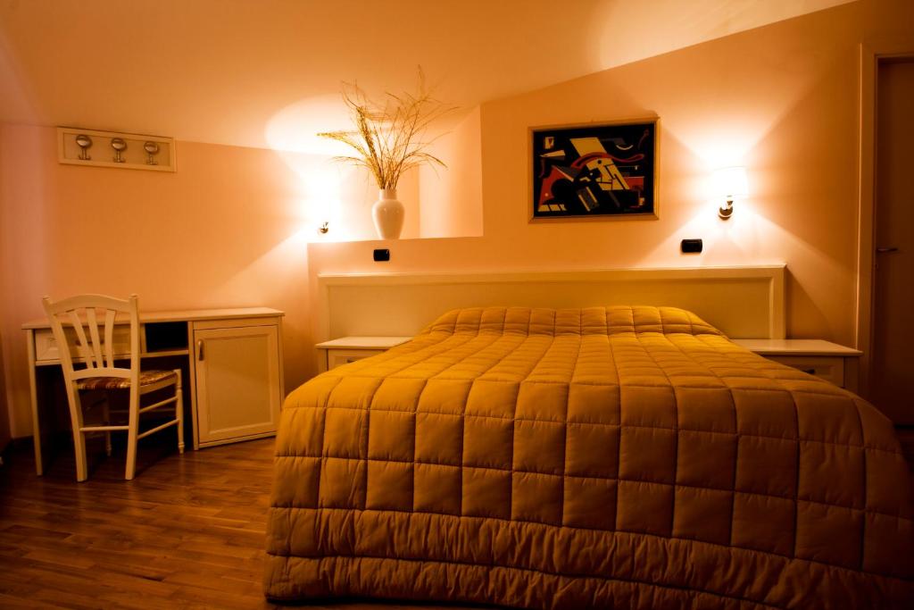 Postel nebo postele na pokoji v ubytování Albergo Ristorante Siro