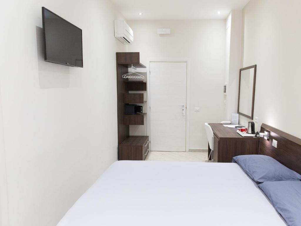 Postel nebo postele na pokoji v ubytování Venustas Roma Hotel