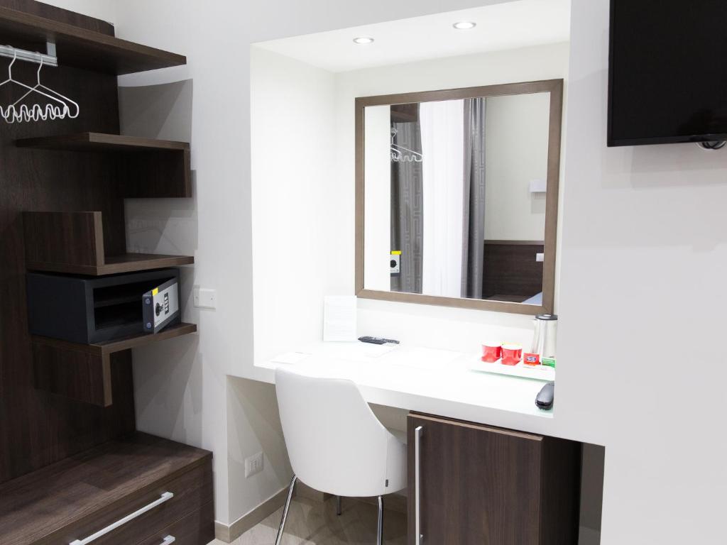TV a/nebo společenská místnost v ubytování Venustas Roma Hotel