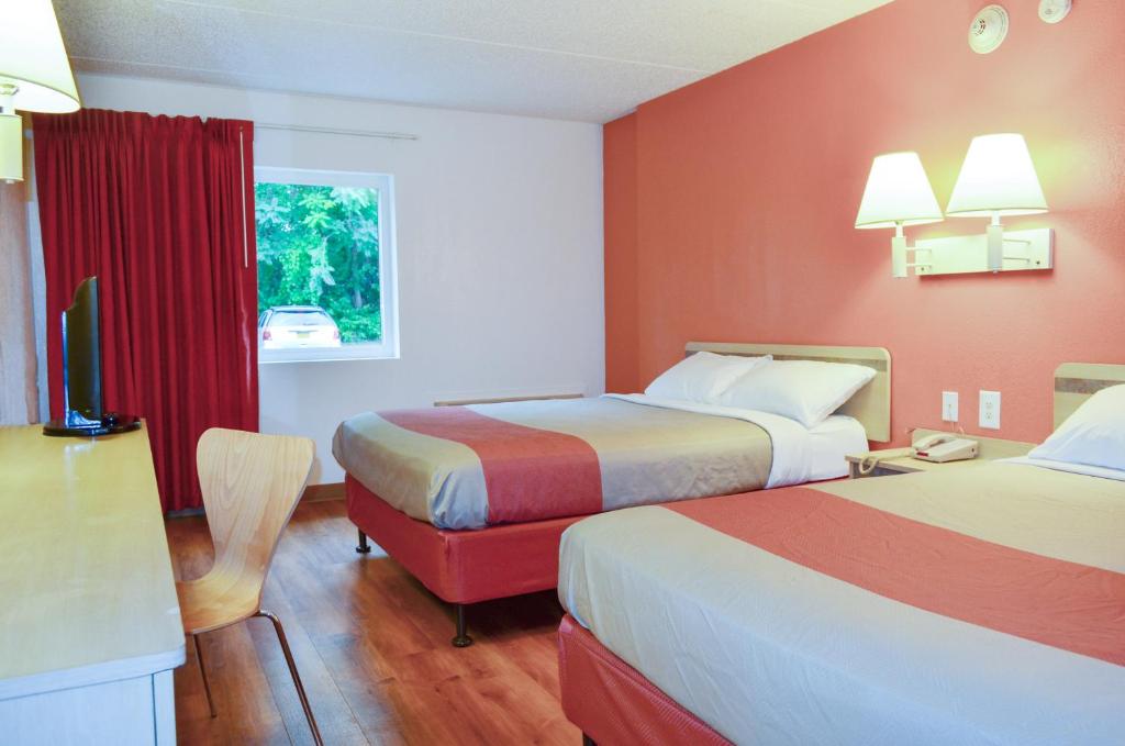 Postel nebo postele na pokoji v ubytování Motel 6-Albany, NY