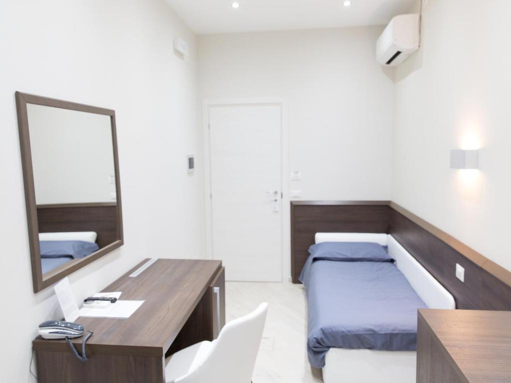 Postel nebo postele na pokoji v ubytování Venustas Roma Hotel