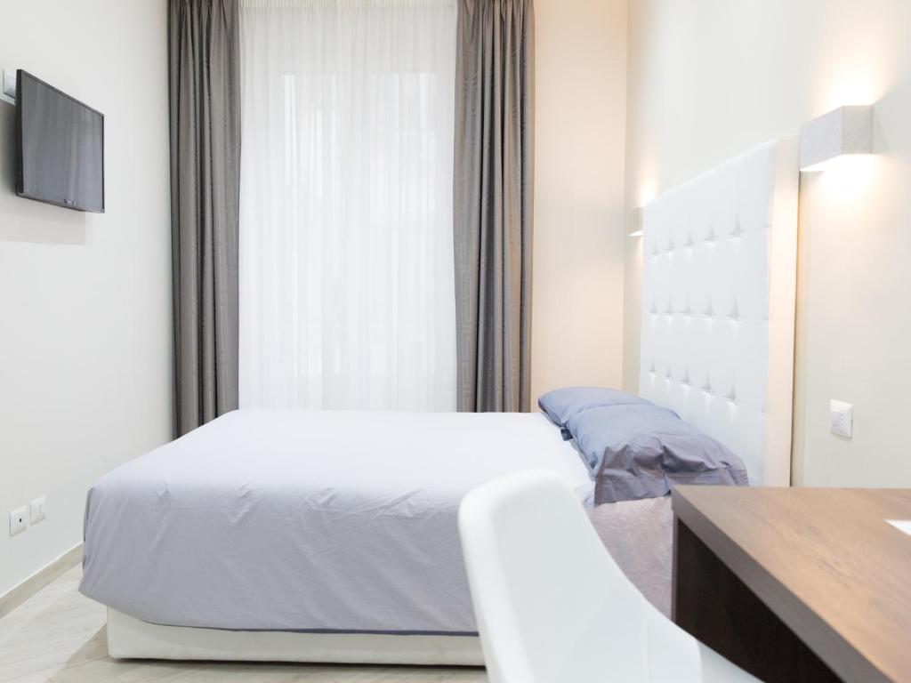 Postel nebo postele na pokoji v ubytování Venustas Roma Hotel