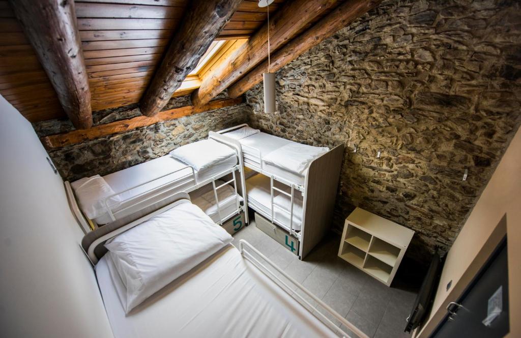 Postel nebo postele na pokoji v ubytování Mountain Hostel Tarter