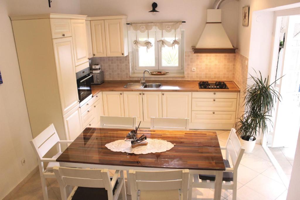 Kuchyň nebo kuchyňský kout v ubytování Villa Korčula
