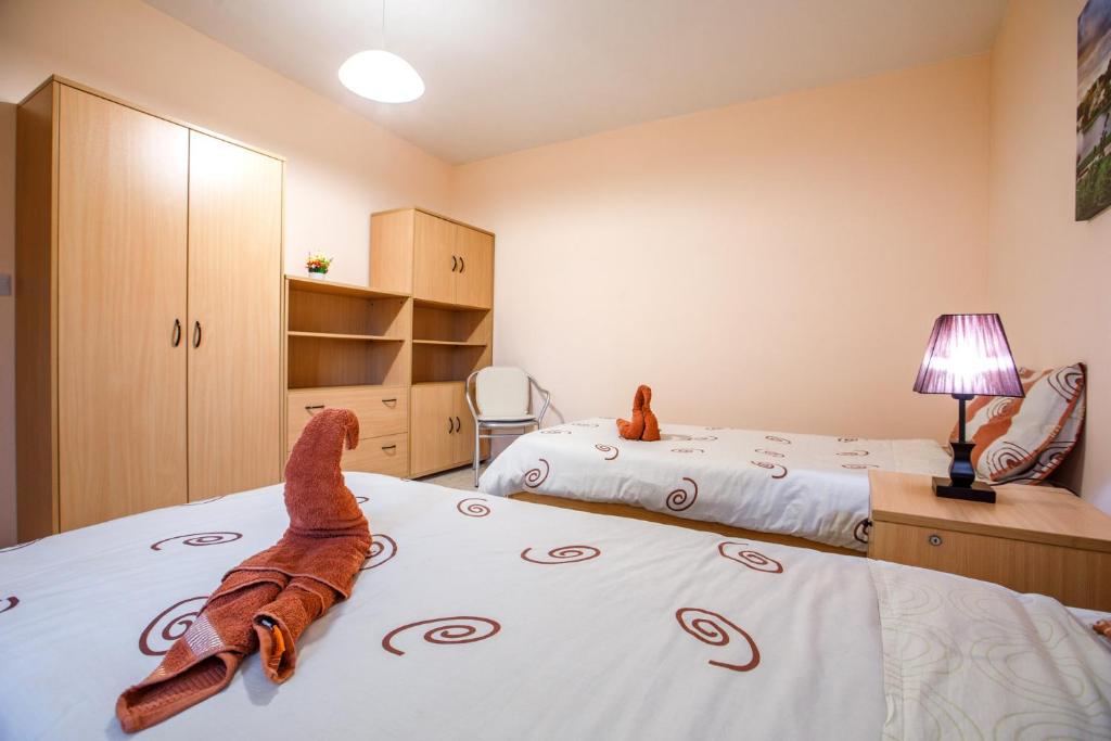 Postel nebo postele na pokoji v ubytování Victoria Penthouse