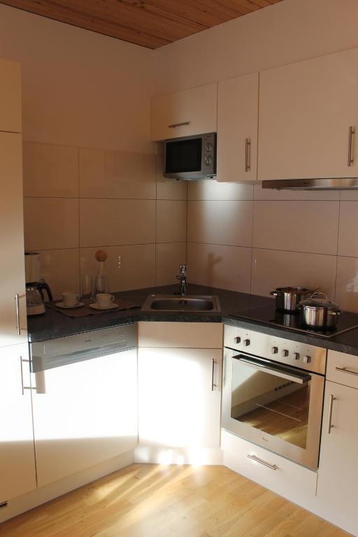 Kuchyňa alebo kuchynka v ubytovaní Appartements Aurora