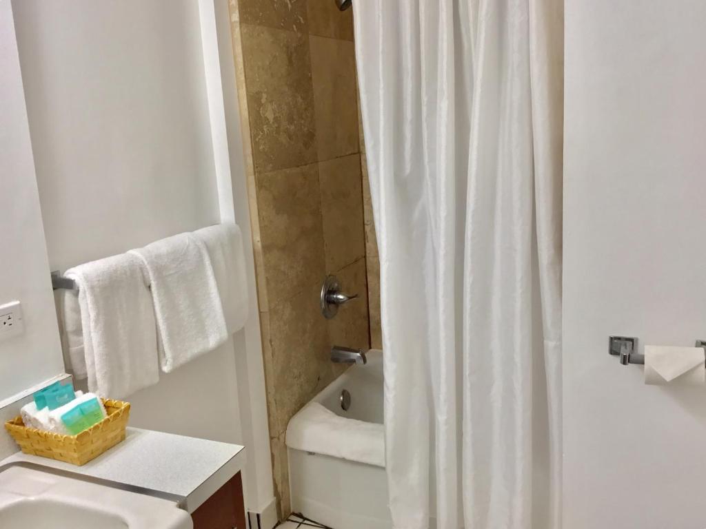 Holiday Surf Hotel (with full kitchen) - 一卧室大号床间 - 不退款