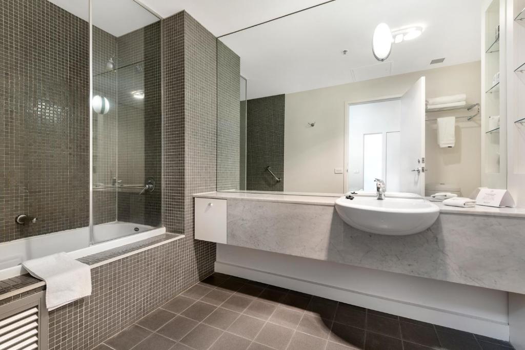 Koupelna v ubytování Melbourne CBD Central Apartment Hotel Official