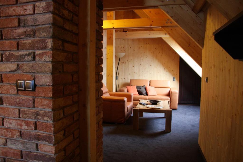 Posedenie v ubytovaní Krakonošova Dílna "WOODHAUS"