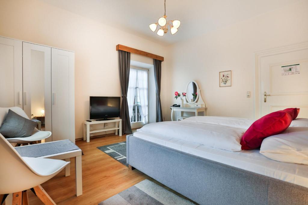 Postel nebo postele na pokoji v ubytování Hotel Schiffmeister