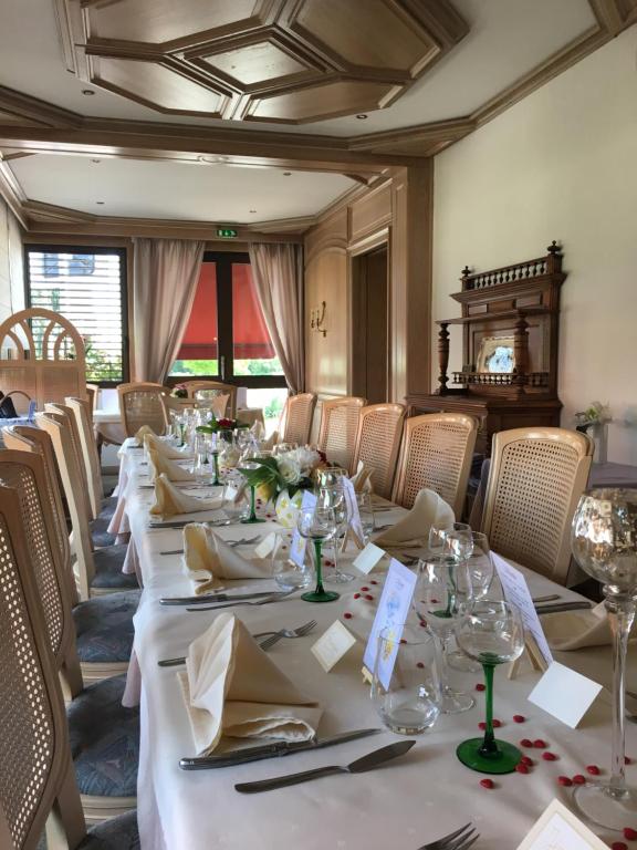 Posezení v ubytování Hôtel-Restaurant A La Couronne
