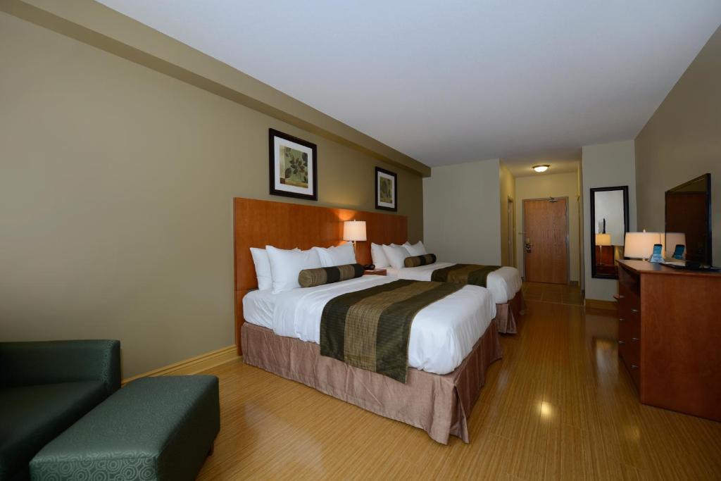 Quality Inn & Suites - Queen Room With Two Queen Beds