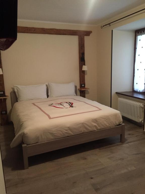 A bed or beds in a room at La Boule de Neige
