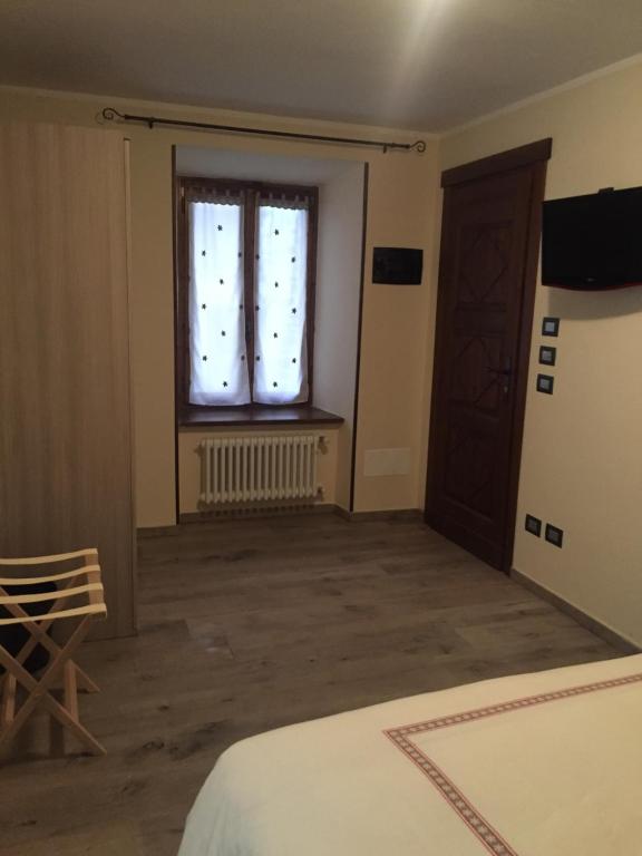 A bed or beds in a room at La Boule de Neige