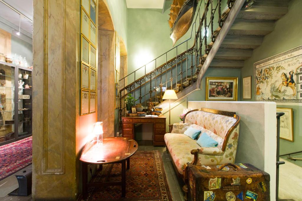 Fresh Look at Lady Hamilton Apartments