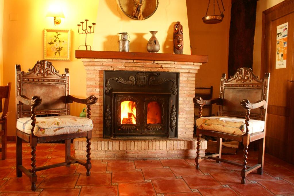 two chairs sitting in front of a fireplace at Casa Rural Uyarra in Ojacastro