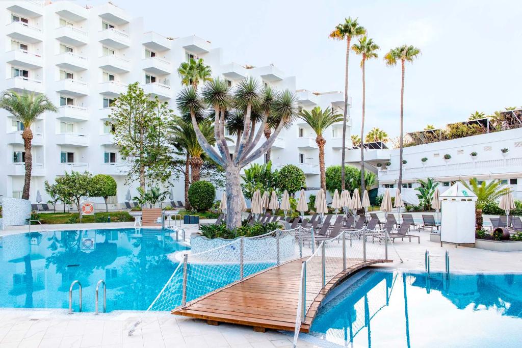 Bazén v ubytování Spring Hotel Vulcano nebo v jeho okolí