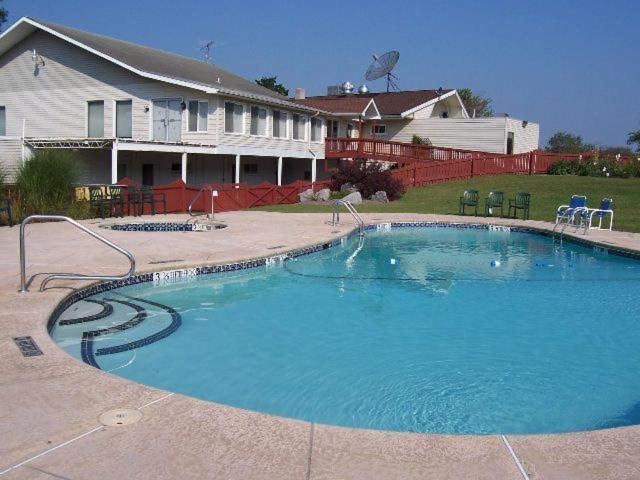 a large swimming pool in front of a house at Byrncliff Maple Lodge in Varysburg