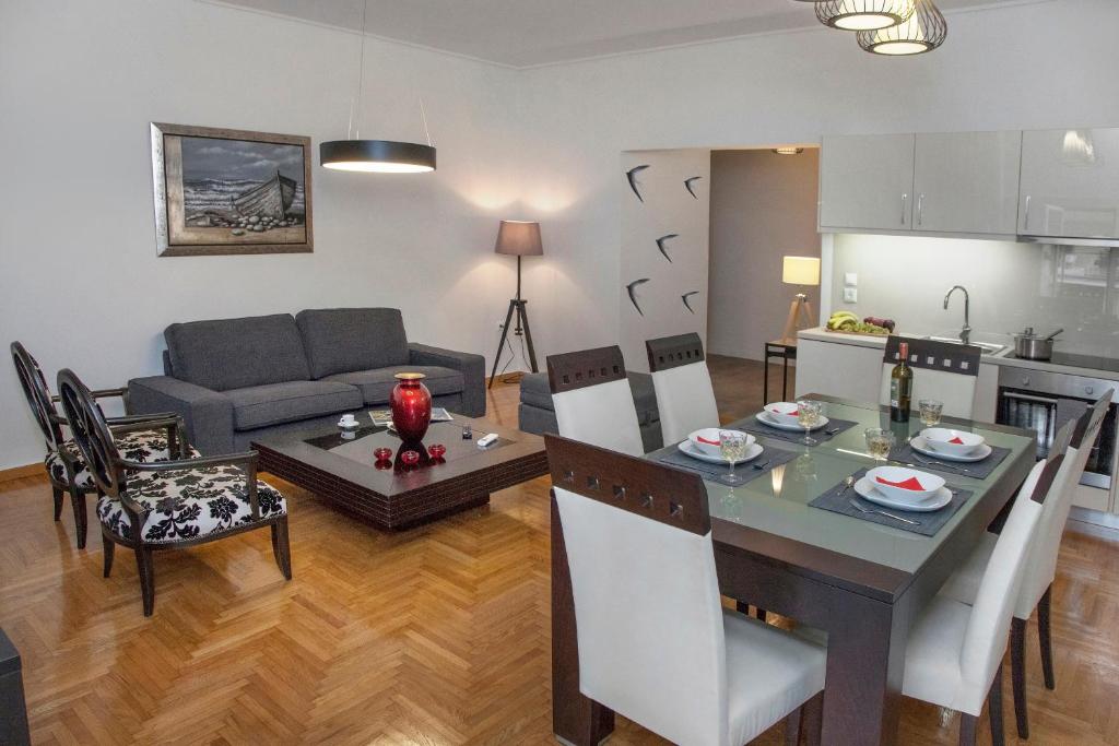 Kuchyňa alebo kuchynka v ubytovaní Exceptional Penthouse close to Acropolis Museum by GHH