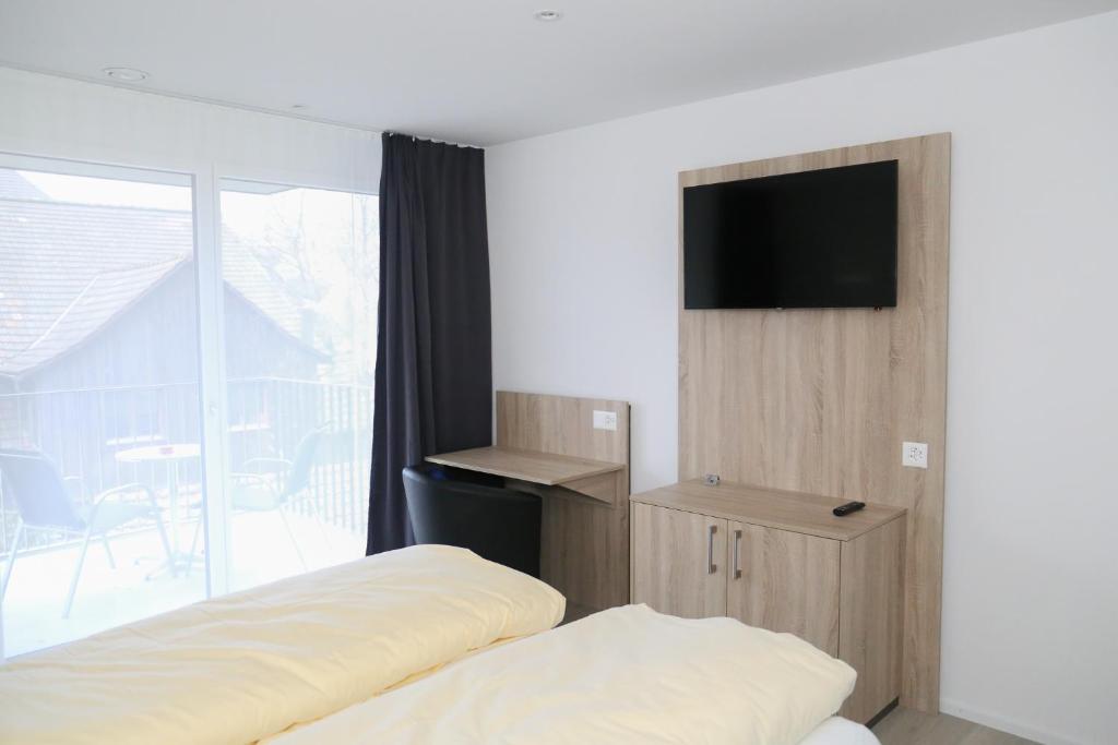 Postel nebo postele na pokoji v ubytování Hotel Traube Garni