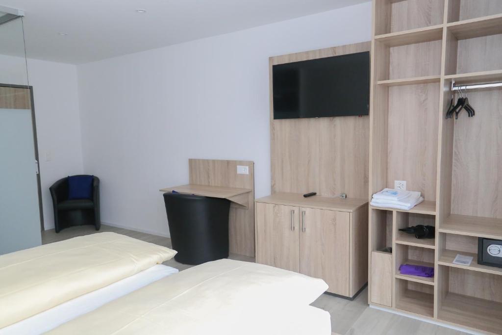Postel nebo postele na pokoji v ubytování Hotel Traube Garni