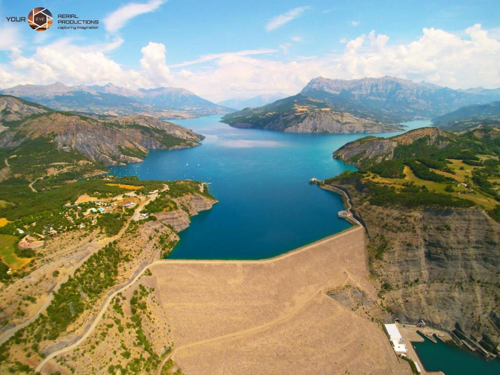 an aerial view of a lake in the mountains at Au Paradis des Grillons in Espinasses