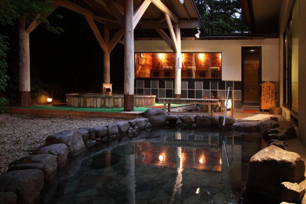 Bazén v ubytování Yumoto Fujiya Hotel nebo v jeho okolí