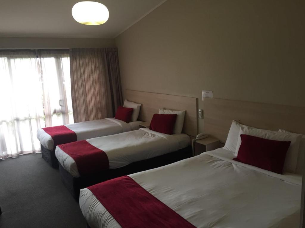 Postel nebo postele na pokoji v ubytování Auckland Airport Kiwi Motel