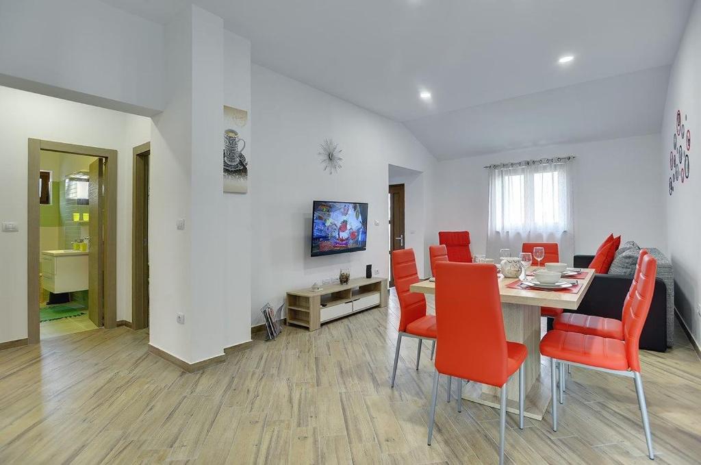 TV a/nebo společenská místnost v ubytování Villa Mareti