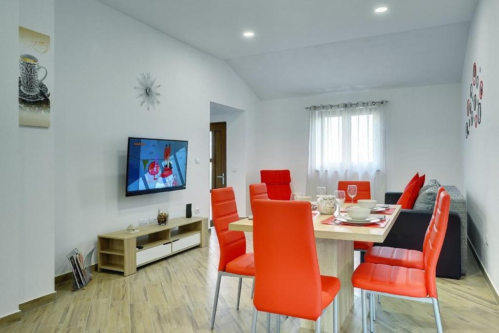 TV a/nebo společenská místnost v ubytování Villa Mareti