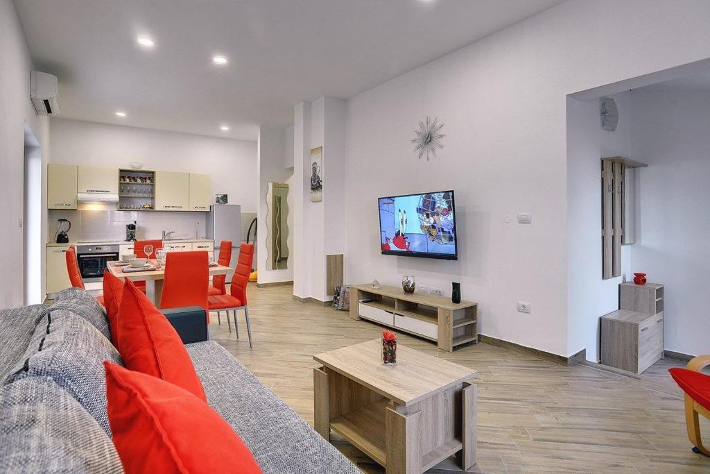 TV a/nebo společenská místnost v ubytování Villa Mareti