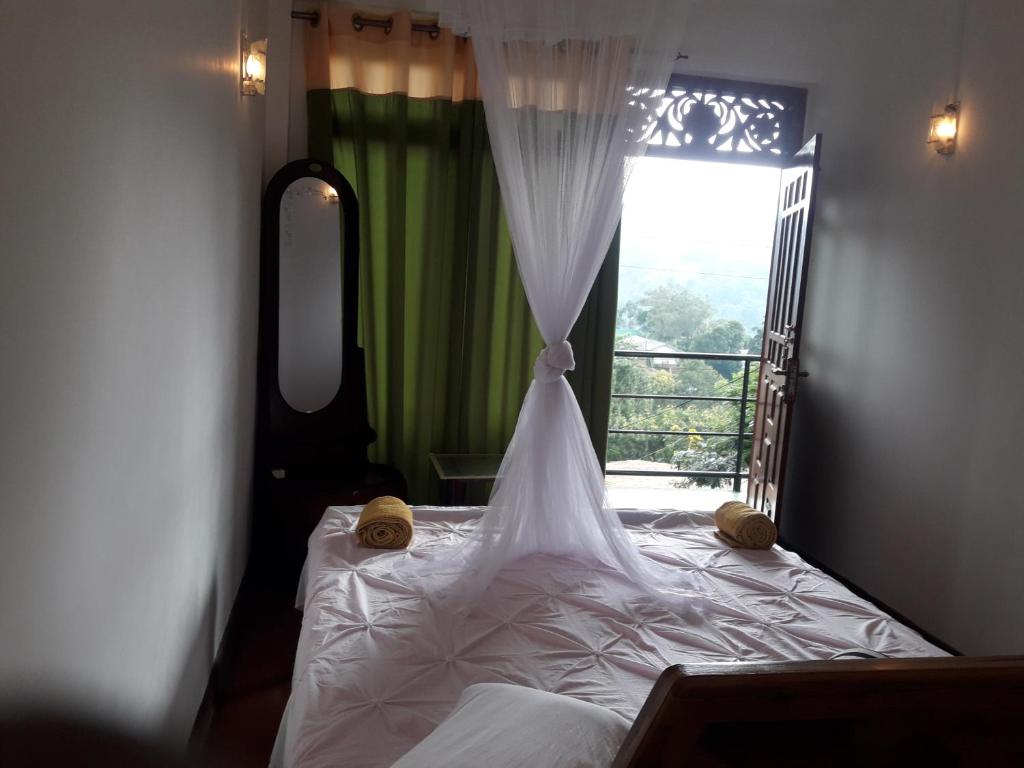 Postel nebo postele na pokoji v ubytování Elegant Home Stay