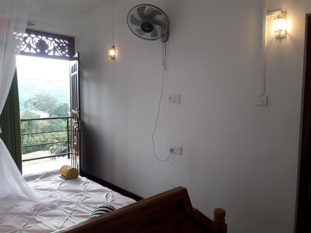 Postel nebo postele na pokoji v ubytování Elegant Home Stay