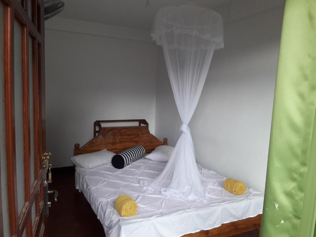 Postel nebo postele na pokoji v ubytování Elegant Home Stay