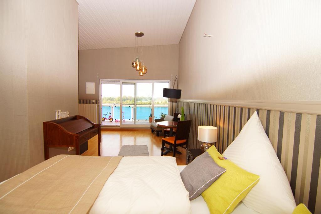 Postel nebo postele na pokoji v ubytování Hotel Rheingold