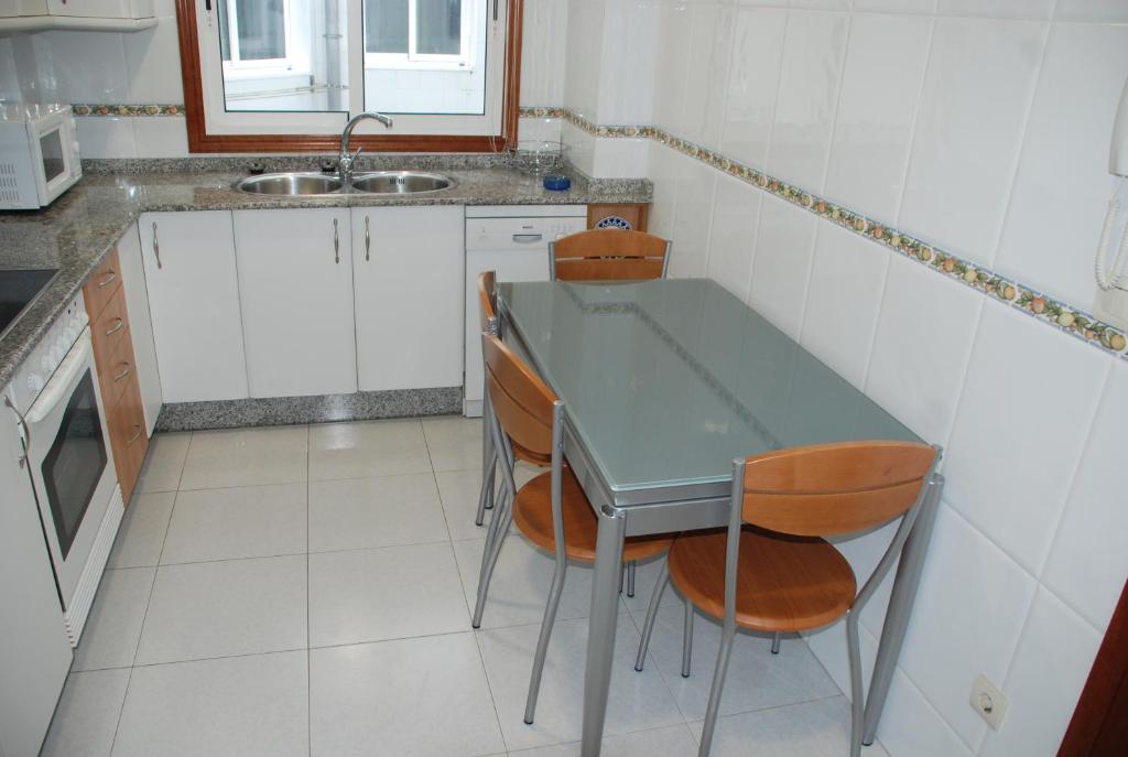 Kuchyňa alebo kuchynka v ubytovaní Piso Céntrico Baiona