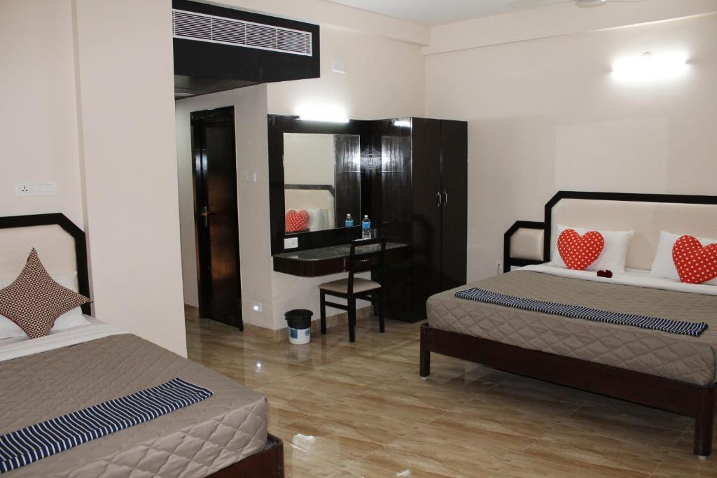 Postel nebo postele na pokoji v ubytování Hotel Jaidharshini Palace